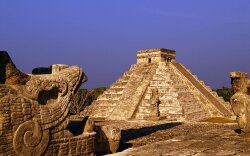 Aztec Pyramid Wallpaper