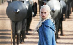 Emilia Clarke In Game Of Thrones 3 Wallpaper