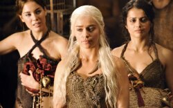 Emilia Clarke In Game Of Thrones Wallpaper