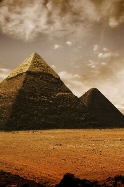 Pyramid Wallpaper