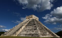 The Kukulkan Pyramid In Chichen Itza Wallpaper